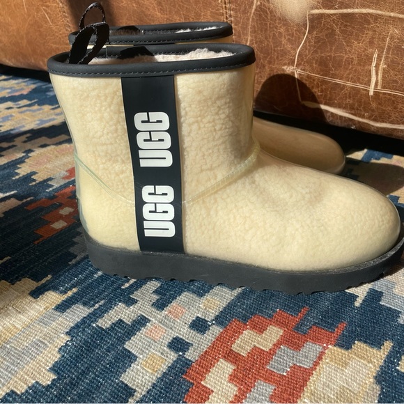 UGG Classic Clear Mini Boot Womens Size 7 - Picture 4 of 12